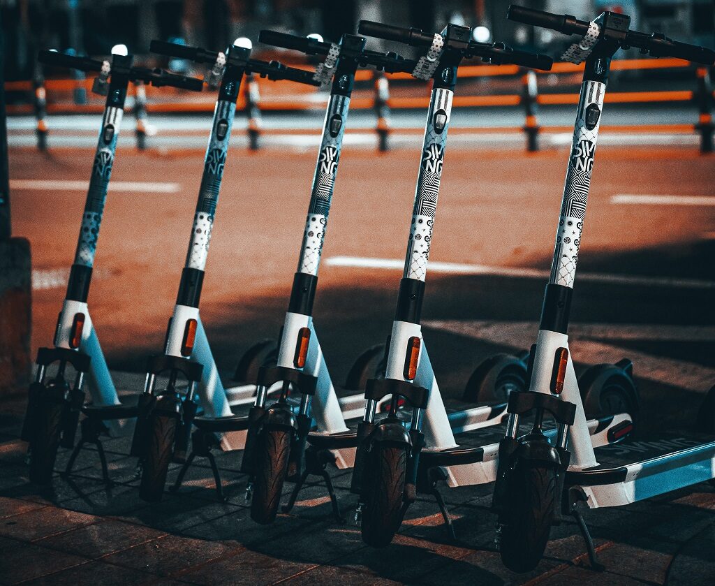 電動キックボードに免許が必要？違反する前に知っておきたいルール【2022年5月9日更新】