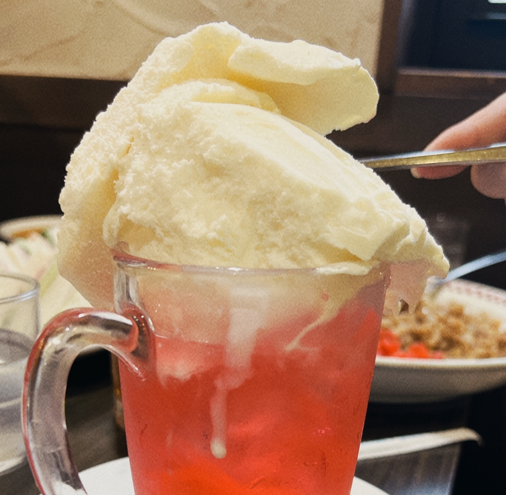 赤いクリームソーダ