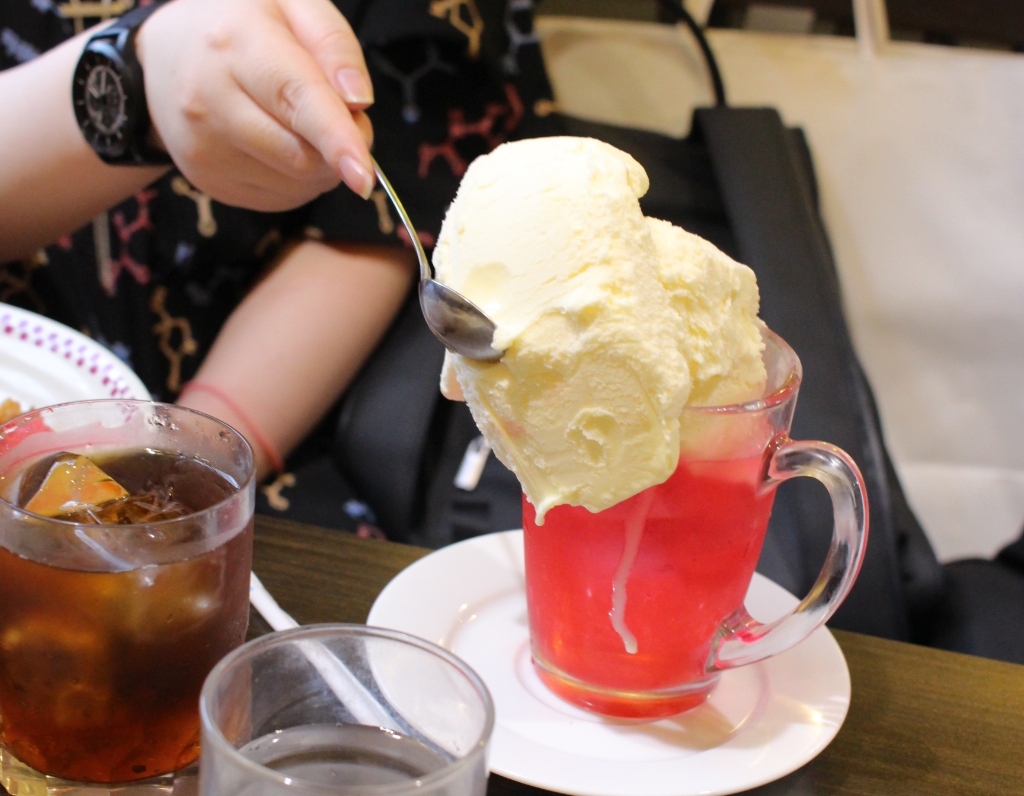 赤いクリームソーダ02