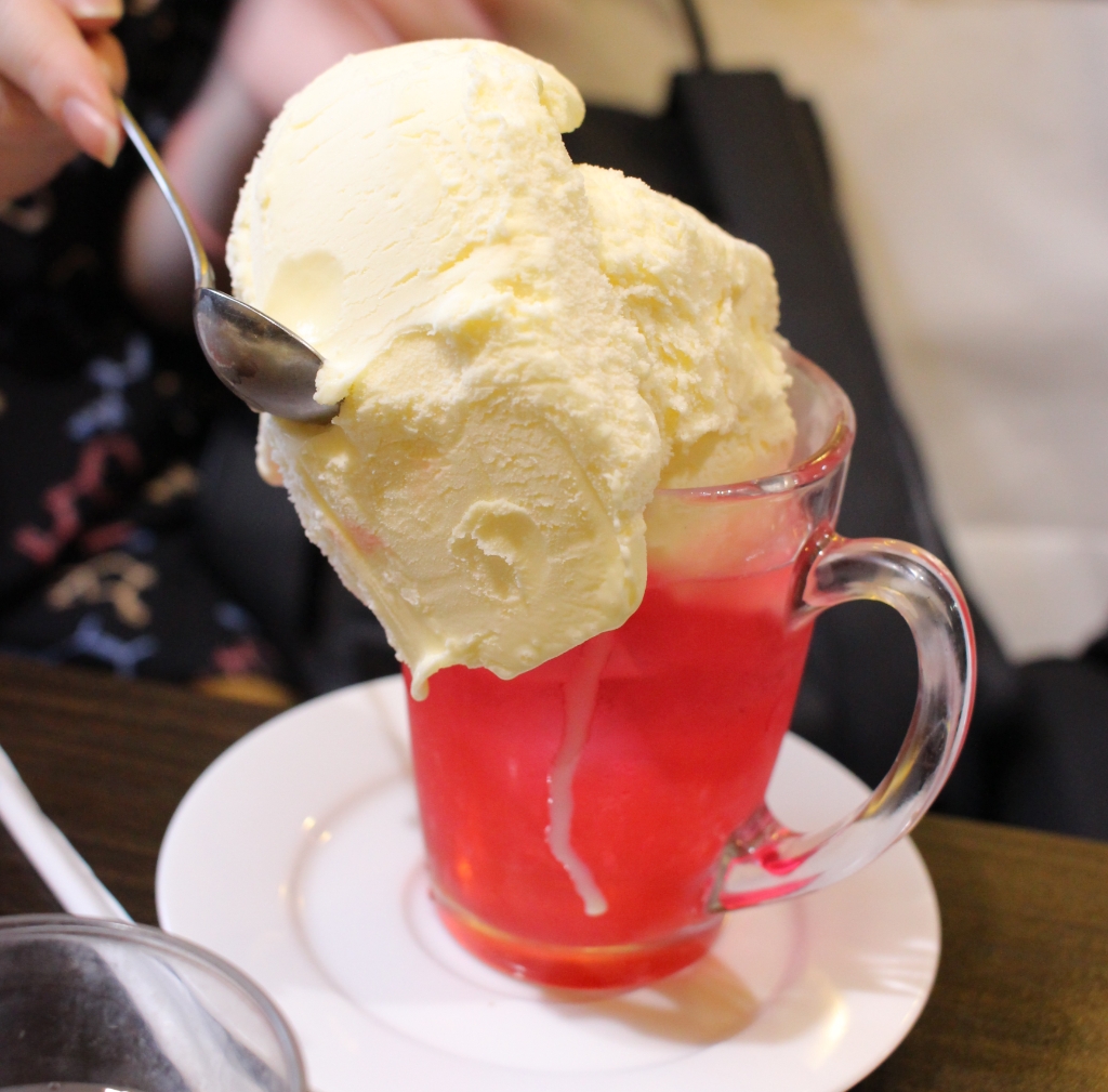 赤いクリームソーダ01